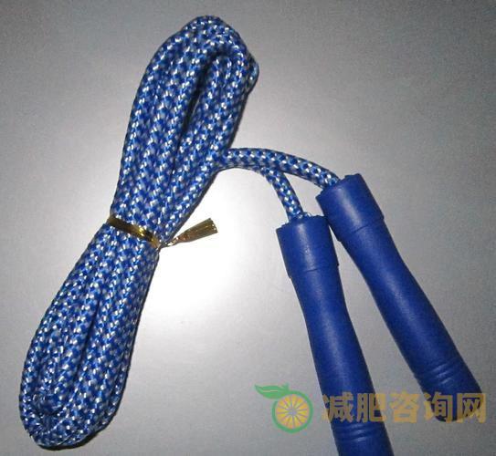 跳绳：一款简单有效的减肥运动项目-第1张图片-减肥咨询网