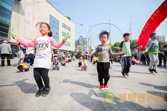 产后两个月可以跳绳减肥吗？注意事项和好处全解析！-第1张图片-减肥咨询网