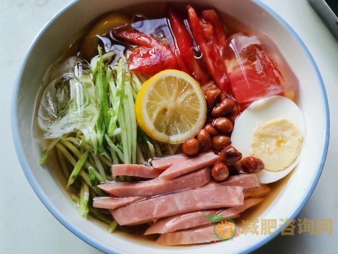 减肥期间可以吃冷面吗？如何选择健康的减肥餐-第1张图片-减肥咨询网