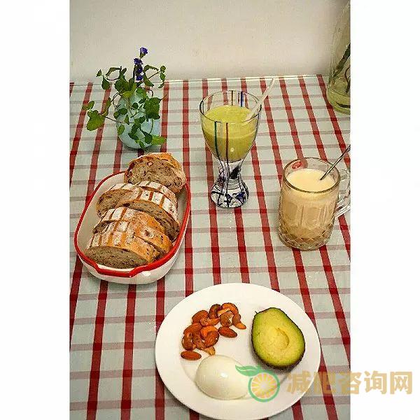 喝水减肥法时间表_减肥食谱一日三餐-第1张图片-减肥咨询网