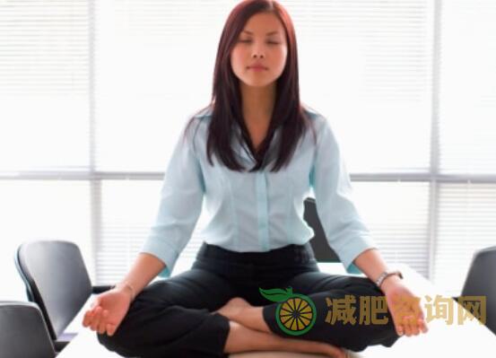 办公室可以练瑜伽瘦腿吗_适合办公室的减肥运动-第1张图片-减肥咨询网