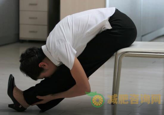办公室可以练瑜伽瘦腿吗_适合办公室的减肥运动-第2张图片-减肥咨询网