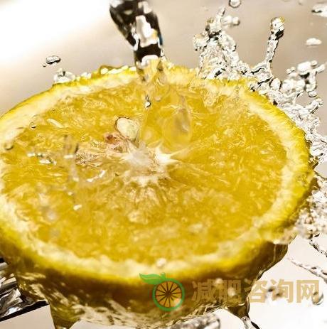 分享柠檬水的正确泡法减肥操作步骤 教你如何轻松减肥-第1张图片-减肥咨询网