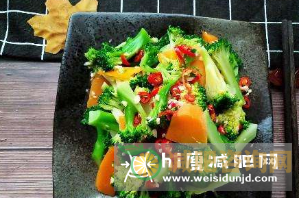 减肥食谱:香煎豆腐拌西兰花-第1张图片-减肥咨询网
