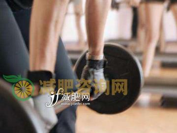 如何简单有效瘦背 杠铃划船