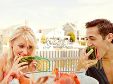 吃的太快很容易在你大脑接收饱腹信息时就食用过量
