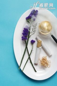 艾灸,烟雾,中医,物理疗法,瘦身_ee56bb0e8_艾灸_创意图片_Getty Images China