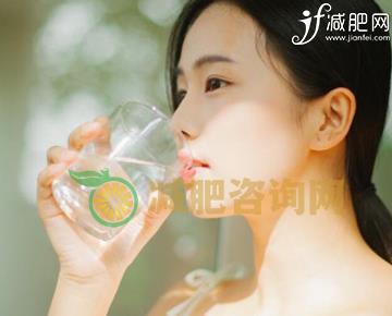 饭前饮水减食量帮助减肥