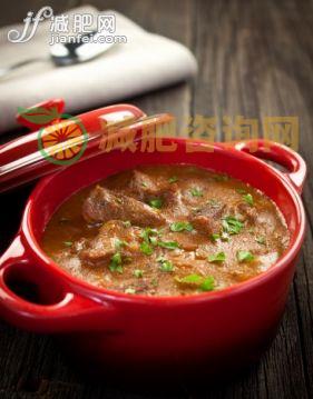 食品,肉,面包,晚餐,午餐_147503290_Goulash_创意图片_Getty Images China