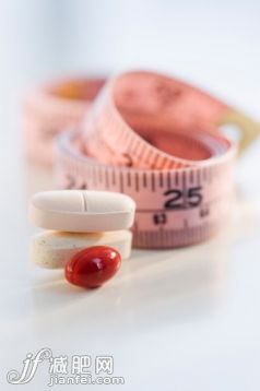 药,健康保健,文字,室内,卷尺_82087965_Vitamins and Tape Measure_创意图片_Getty Images China