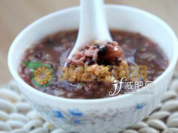 减肥晚餐吃什么好 紫糯薏米减肥粥