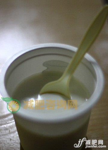 早餐空腹喝酸奶 真的伤胃吗