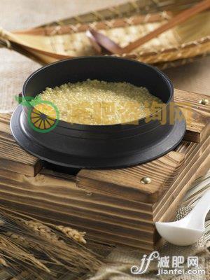 米饭功效：黑米补肾糯米排毒