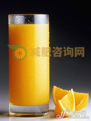 早餐鲜榨的橘汁