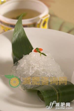 鲜奶炖燕窝