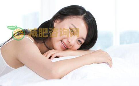 可以在床上减肥的运动 哪些床上姿势可以减肥 按摩头皮有什么效果 