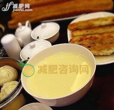 牛奶VS豆浆 哪一个更适合瘦身