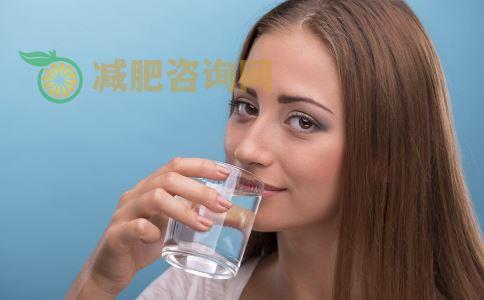 喝水减肥 喝水减肥法 怎样喝水减肥 减肥方法 快速减肥 喝水可以减肥吗