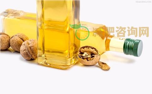 喝椰子油可以减肥吗 减肥期间可以喝什么油 喝什么油不会长胖
