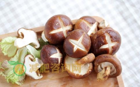 吃菌菇可以减肥吗 菌菇减肥食谱有哪些 菌菇怎么吃可以减肥