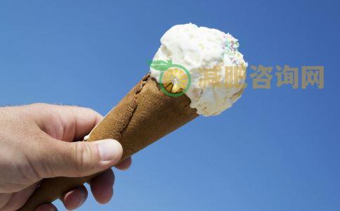 夏季如何吃冰淇淋才不会长胖 夏季吃冰淇淋不长胖的方法 冰淇淋怎么吃才不会长胖