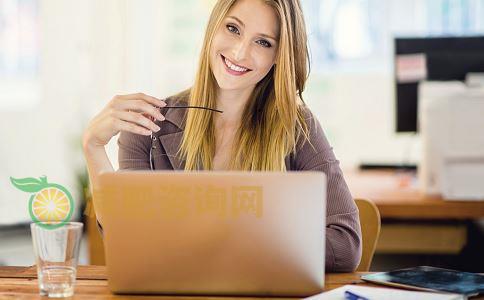 办公室白领要如何减肥 办公白领摆脱虎背熊腰的方法 如何改变虎背熊腰