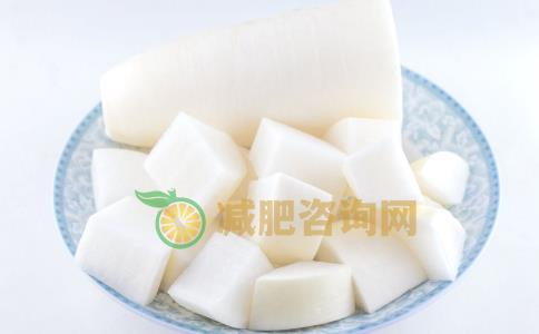 睡前吃什么食物不会长胖 减肥睡前不能吃什么 哪些食物不适合睡前吃