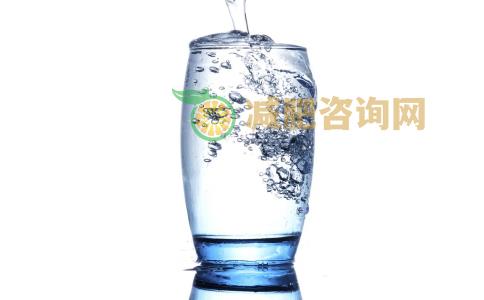 喝水可以减肥吗 怎么喝水可以减肥 喝水减肥的正确方法