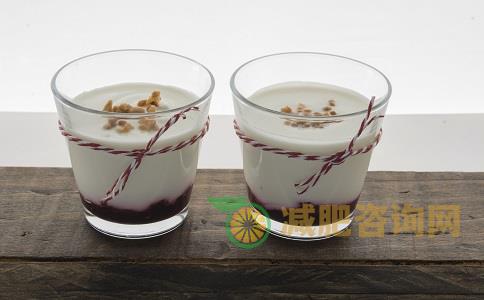 酸奶怎么喝可以减肥 正确喝酸奶的减肥方法 喝酸奶可以减肥