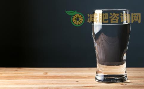 喝水可以减肥吗 怎么喝水减肥 什么时候喝水可以减肥