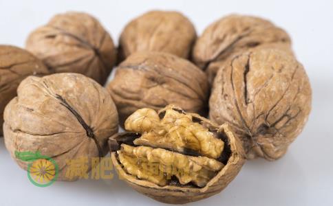 坚果的热量高吗 哪些坚果吃了会长胖 哪些坚果的热量高