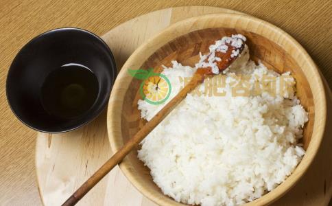 减肥期间总是特别容易饿怎么办 为什么减肥总是感到饥饿 减肥期间吃什么可以饱腹