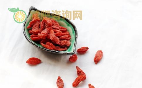 减肥可以吃枸杞吗 吃枸杞要注意哪些事项 枸杞减肥法效果好吗