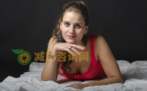 预防经期浮肿的方法有哪些 经期浮肿吃什么好 经期浮肿的表现是什么