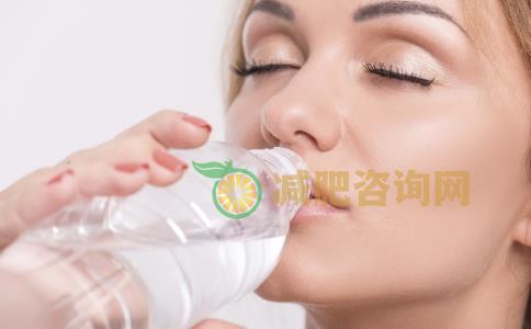 晚餐少吃点可以减肥吗 晚餐怎么吃可以减肥 不吃晚餐可以减肥吗