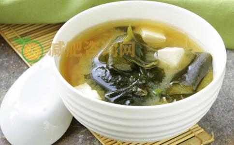 哪些食物会引起水肿 可以消肿的食物有哪些 哪些食物可以消水肿