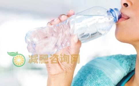 夏季容易水肿怎么办 消除水肿的食物有哪些 哪些食物可以快速消水肿