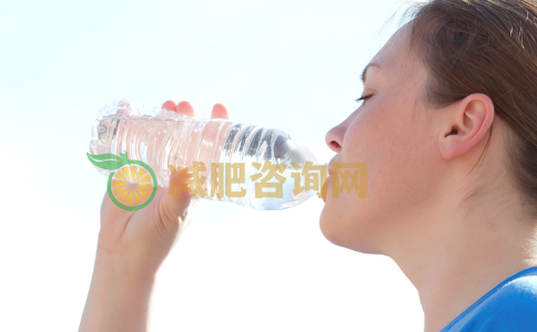 喝水能减肥吗 怎么喝水可以减肥 喝水减肥的方法有哪些