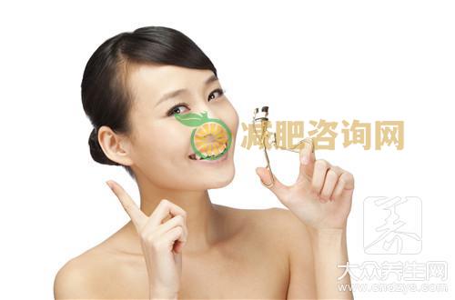 脸上出油毛孔粗大怎么办？怎么护理