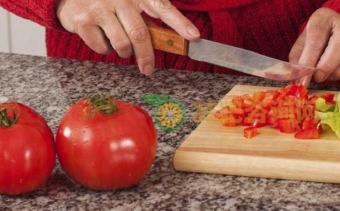 晚餐吃西红柿瘦身15斤的秘诀 如何瘦身 西红柿瘦身的方法 西红柿怎么吃才能瘦身