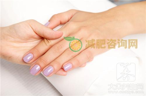大腿皮肤出现白斑怎么回事