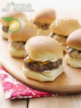 盘子,野餐,烧烤,汉堡包,摄影_566206335_Cheeseburger Sliders_创意图片_Getty Images China
