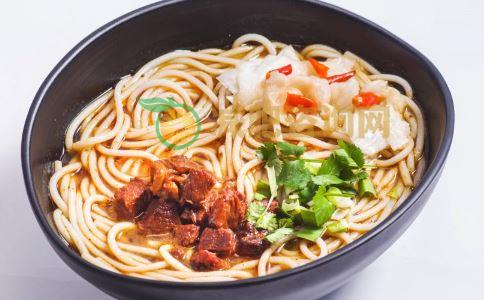 晚上只喝面汤会胖吗 喝面汤会胖吗 减肥方法