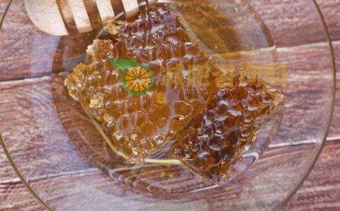 喝蜂蜜水能减肥吗 喝蜂蜜水的好处 什么时间喝蜂蜜水减肥
