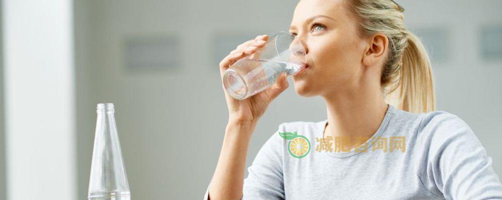 跑步减肥有几个要点要牢记 正确方法才有效果 跑步减肥要注意什么 跑步减肥有什么要点 跑步之前可以喝水吗
