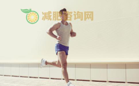 挤乳沟 挤乳沟危害 丰胸方法 乳腺增生